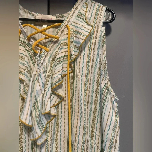 ❤️Sugar Fox - Ruffle Vertical Stripe Tank Top (size L) - Picture 5 of 8